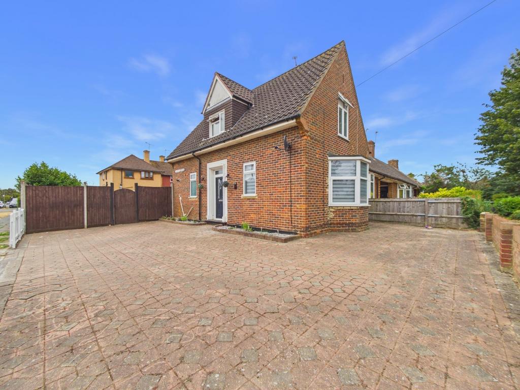 Detached house exterior, driveway