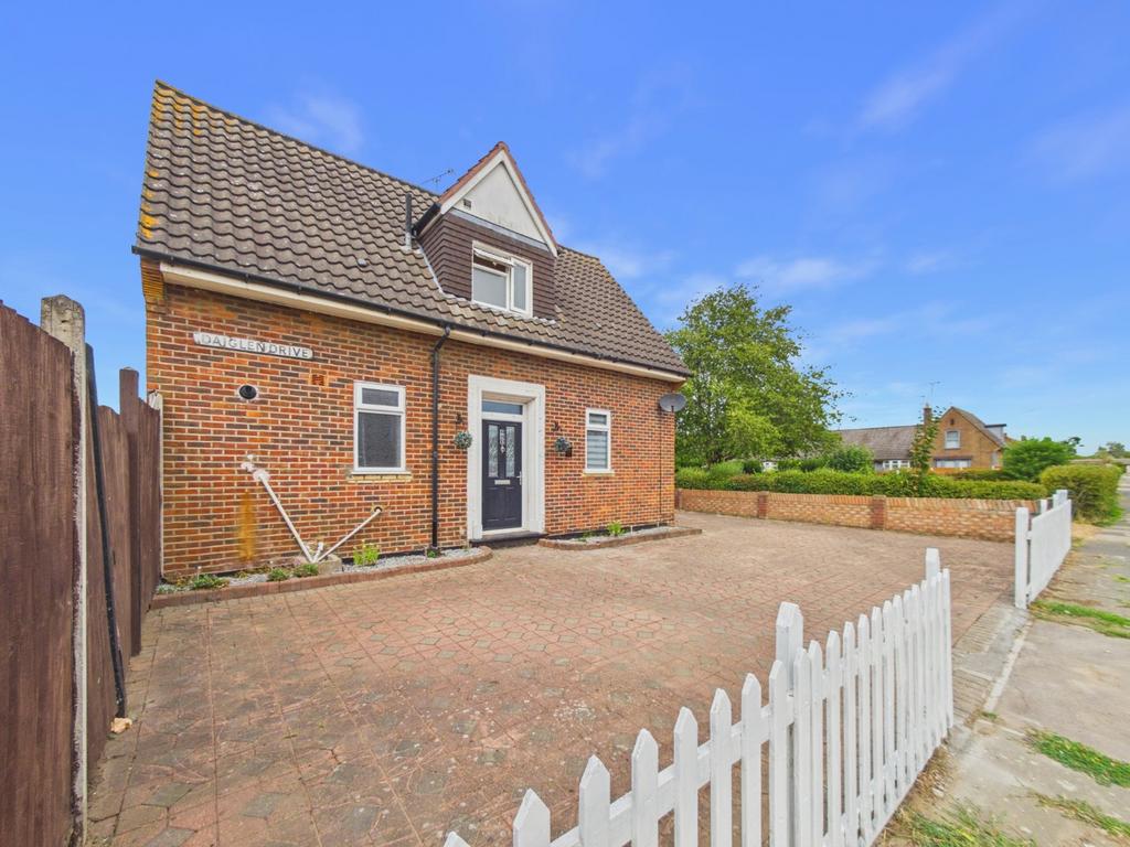 Detached house exterior, driveway