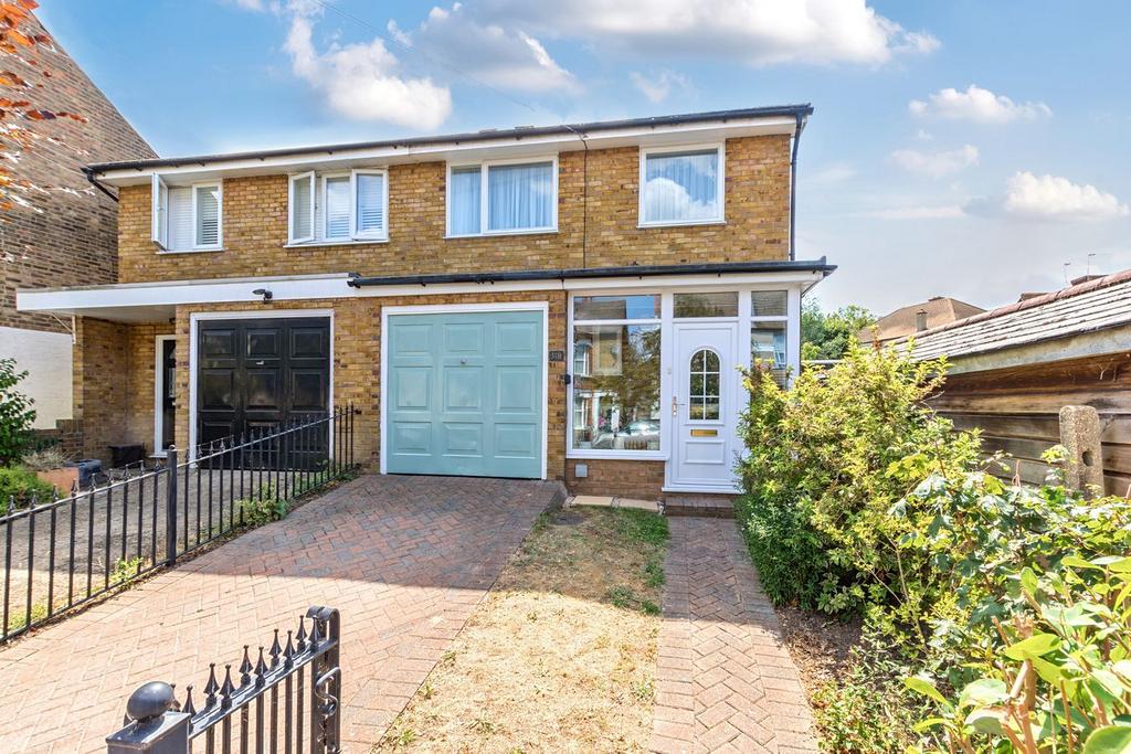 Detached house exterior, driveway, garage