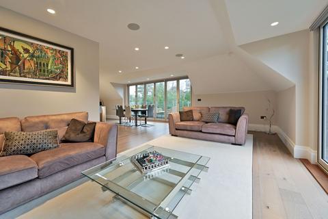 2 bedroom penthouse for sale, Elizabeth Grove, Heathbourne Road, Bushey, Bushey Heath, WD23
