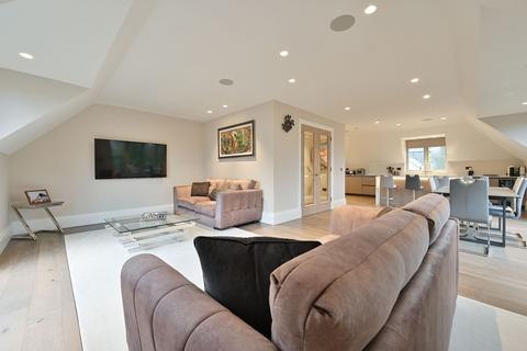 2 bedroom penthouse for sale, Elizabeth Grove, Heathbourne Road, Bushey, Bushey Heath, WD23