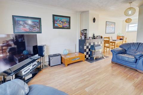 3 bedroom terraced house for sale, Woolmer Green, Basildon, SS15