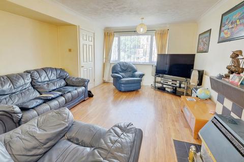 3 bedroom terraced house for sale, Woolmer Green, Basildon, SS15