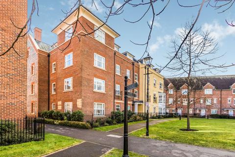 3 bedroom flat to rent, St Agnes Place, Chichester, PO19