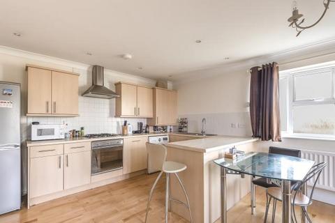 2 bedroom flat to rent, Buckingham Road, Bicester, OX26