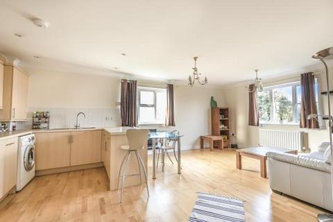 2 bedroom flat to rent, Buckingham Road, Bicester, OX26