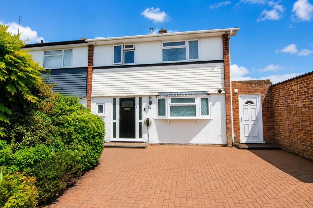 Detached house exterior, driveway