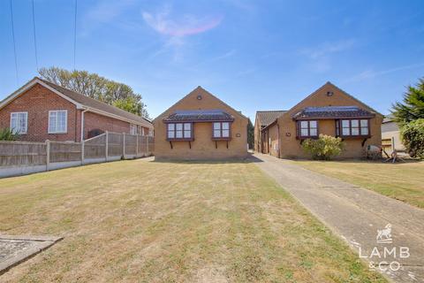 3 bedroom detached bungalow for sale, Oakmead Road, Clacton-On-Sea CO16