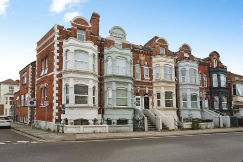 Studio to rent, Victoria Road North, Southsea, Hampshire, PO5