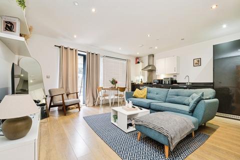 1 bedroom flat for sale, Parade Gardens, Chingford, E4