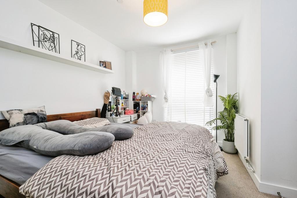Apartment in Chingford - View 4