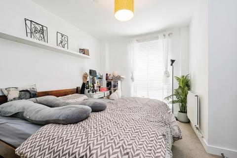 1 bedroom flat for sale, Parade Gardens, Chingford, E4