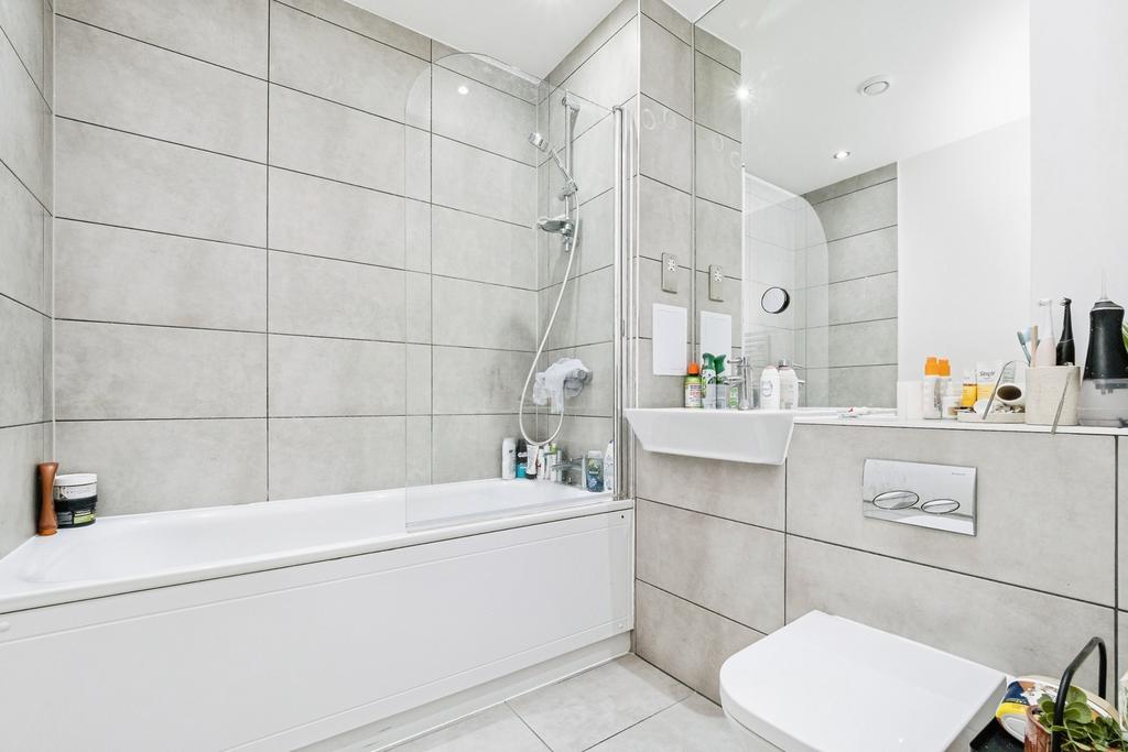 Apartment in Chingford - View 5
