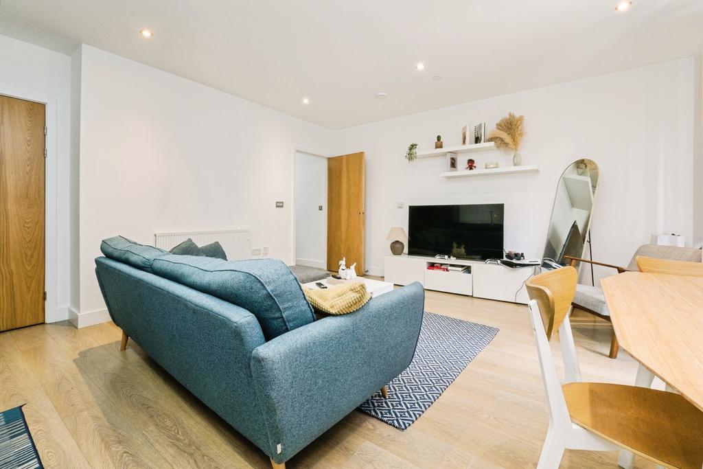Apartment in Chingford - View 6