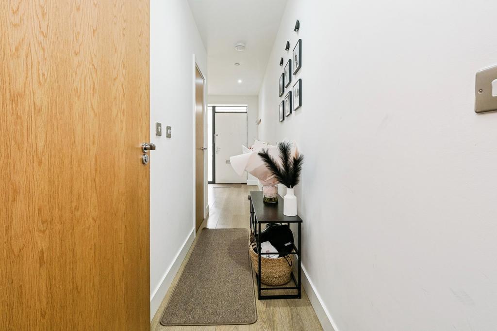 Apartment in Chingford - More