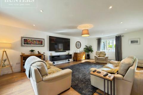 4 bedroom detached house for sale, Woodroyd Gardens , Wood Walk, Wombwell