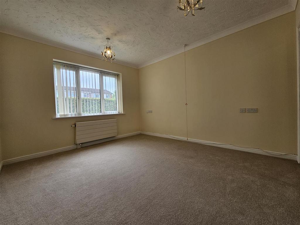 House in Solihull, Ulverley Green - More