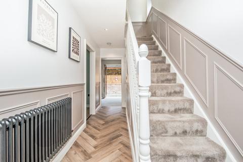 3 bedroom detached house for sale, Whinmore Gardens, Gomersal, Cleckheaton, West Yorkshire, BD19