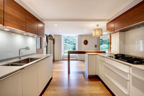 5 bedroom end of terrace house for sale, South End Road, London NW3