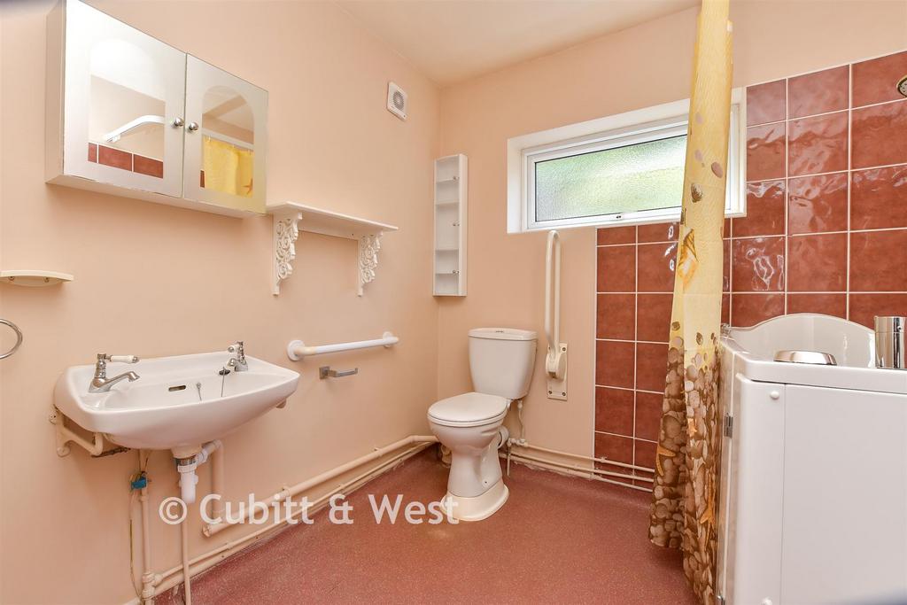 En-Suite Bathroom
