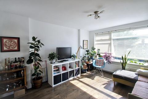 2 bedroom flat to rent, Woodford Road, Ferndown Woodford Road, E18