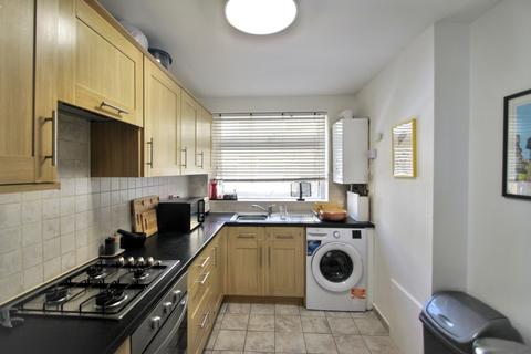 2 bedroom flat to rent, Woodford Road, Ferndown Woodford Road, E18