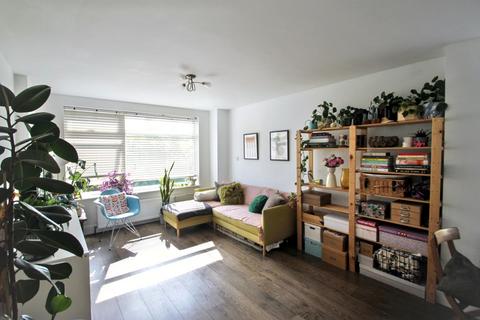 2 bedroom flat to rent, Woodford Road, Ferndown Woodford Road, E18