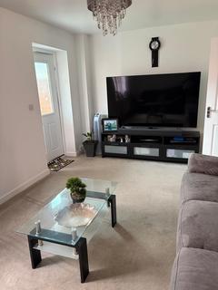 3 bedroom semi-detached house to rent, Ullswater Road, Crawley RH10
