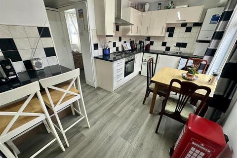 2 bedroom terraced house for sale, George Street, Heckmondwike