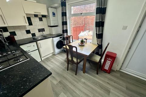 2 bedroom terraced house for sale, George Street, Heckmondwike