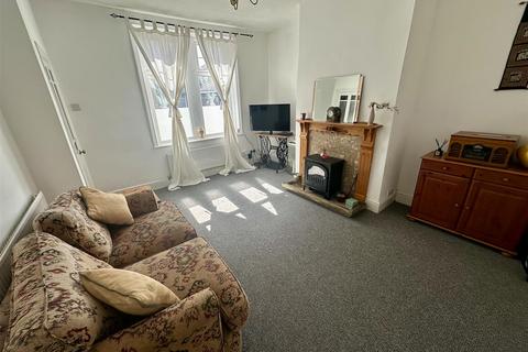 2 bedroom terraced house for sale, George Street, Heckmondwike