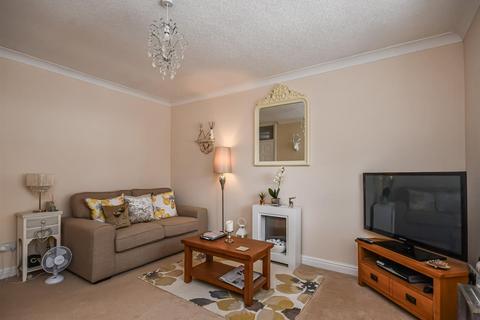 2 bedroom flat for sale, Maypole Court, Gravel Hill, Wombourne, Wolverhampton