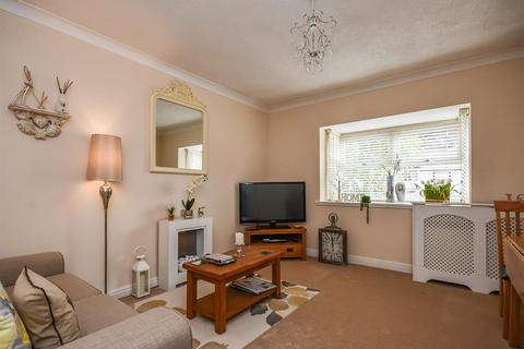 2 bedroom flat for sale, Maypole Court, Gravel Hill, Wombourne, Wolverhampton