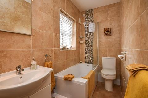 2 bedroom flat for sale, Maypole Court, Gravel Hill, Wombourne, Wolverhampton