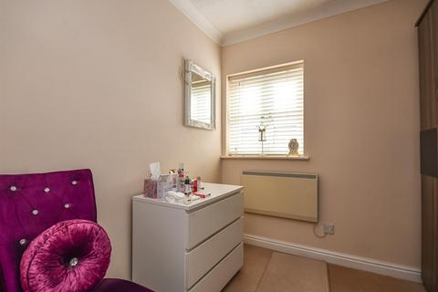 2 bedroom flat for sale, Maypole Court, Gravel Hill, Wombourne, Wolverhampton