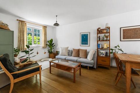 2 bedroom house to rent, Skipworth Road, South Hackney, London, E9