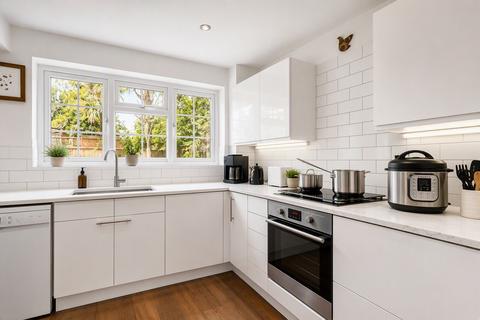 2 bedroom house to rent, Skipworth Road, South Hackney, London, E9