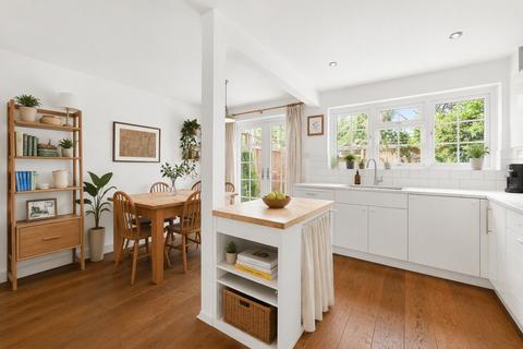 2 bedroom house to rent, Skipworth Road, South Hackney, London, E9