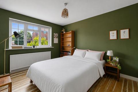 2 bedroom house to rent, Skipworth Road, South Hackney, London, E9