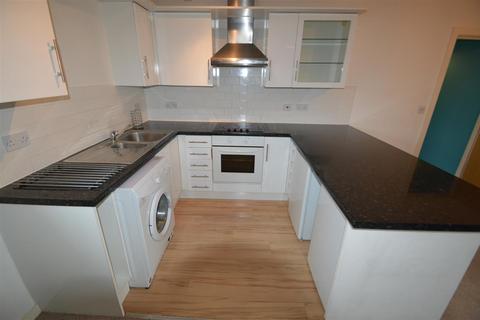 2 bedroom flat to rent, Rook Street, Manchester M15