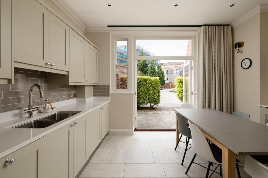 House in York, Clementhorpe, Fishergate - More