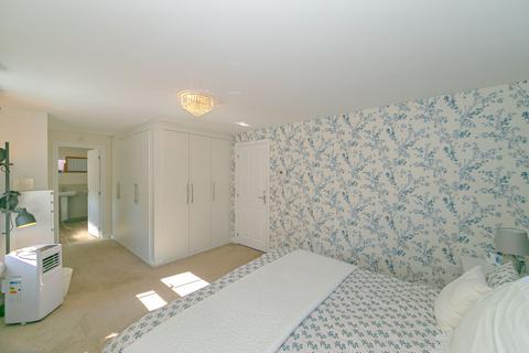 5 bedroom detached house for sale, Montague Crescent, Brooklands, MK10
