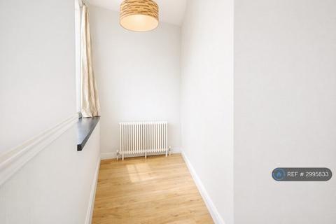 1 bedroom flat to rent, Mcdonald Road, Edinburgh, EH7