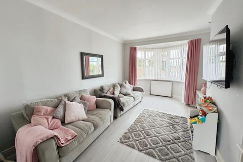 2 bedroom flat for sale, Ovington Grove, Fenham, Newcastle upon Tyne, NE5
