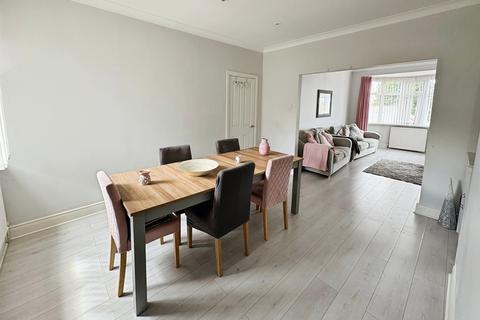 2 bedroom flat for sale, Ovington Grove, Fenham, Newcastle upon Tyne, NE5