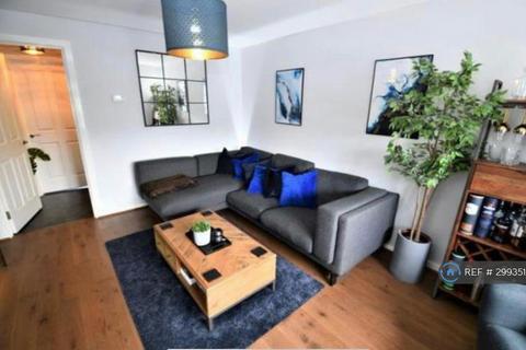 3 bedroom terraced house to rent, Amersham Park Road, Salford, M6