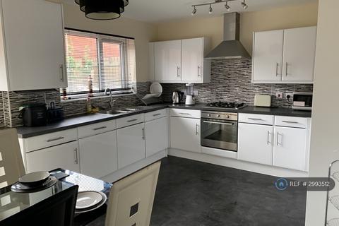 3 bedroom terraced house to rent, Amersham Park Road, Salford, M6