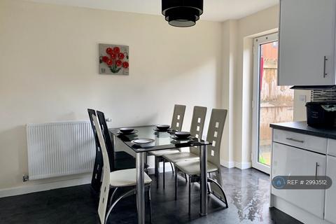 3 bedroom terraced house to rent, Amersham Park Road, Salford, M6