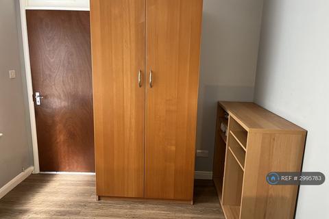 1 bedroom in a house share to rent, Peter Place, Crewe, CW1