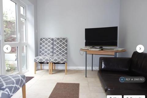 1 bedroom in a house share to rent, Peter Place, Crewe, CW1